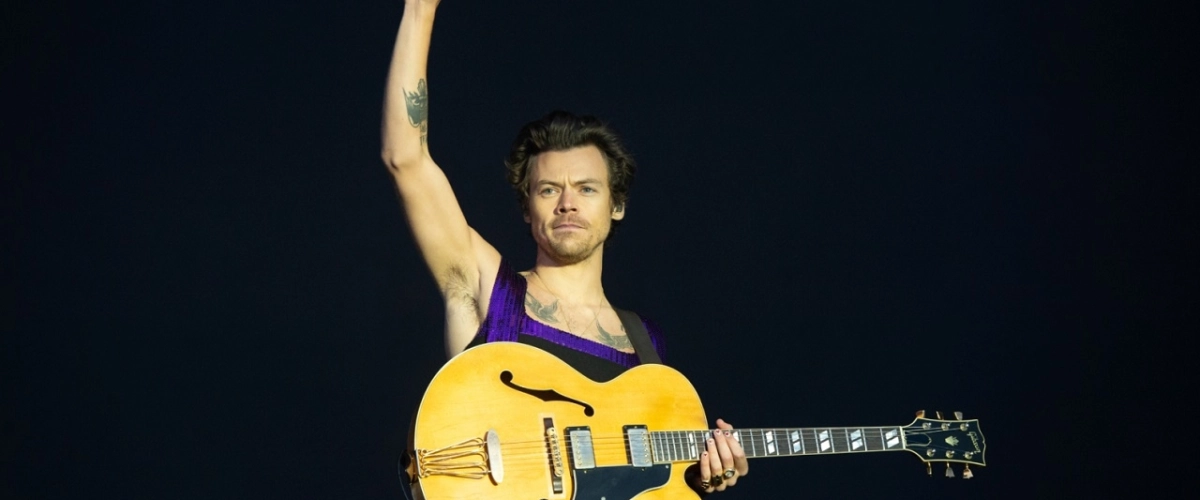 Harry Styles choque aux BRIT Awards avec son virage électro