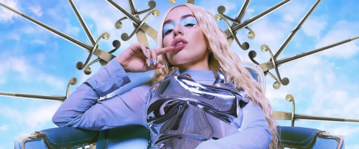 Ava Max - Kings & Queens  déja sur MixFeever