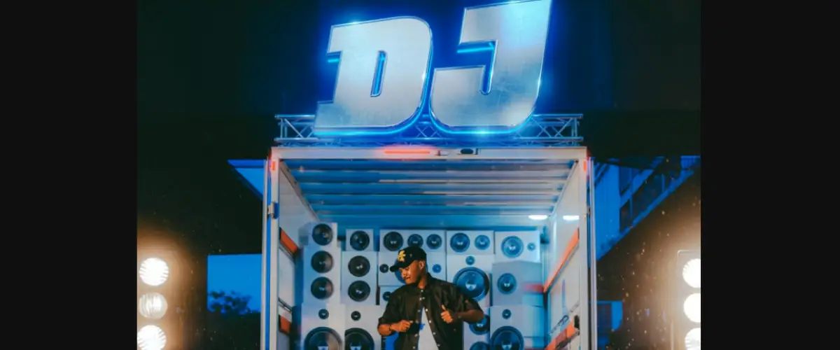 Soprano lance DJ : clip karaoké viral et tournée surprise à Marseille