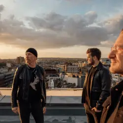 Martin Garrix et U2 dévoilent le Clip vidéo de Fireflies 