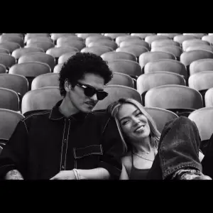 Karol G et Bruno Mars enflamment la toile avec Still