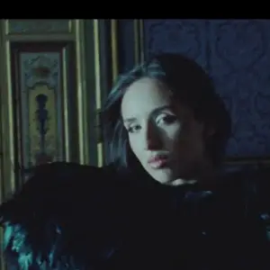 Ambre dévoile J'laisse parler" et annonce son premier album "Victoria" pour le 4 décembre 2026.